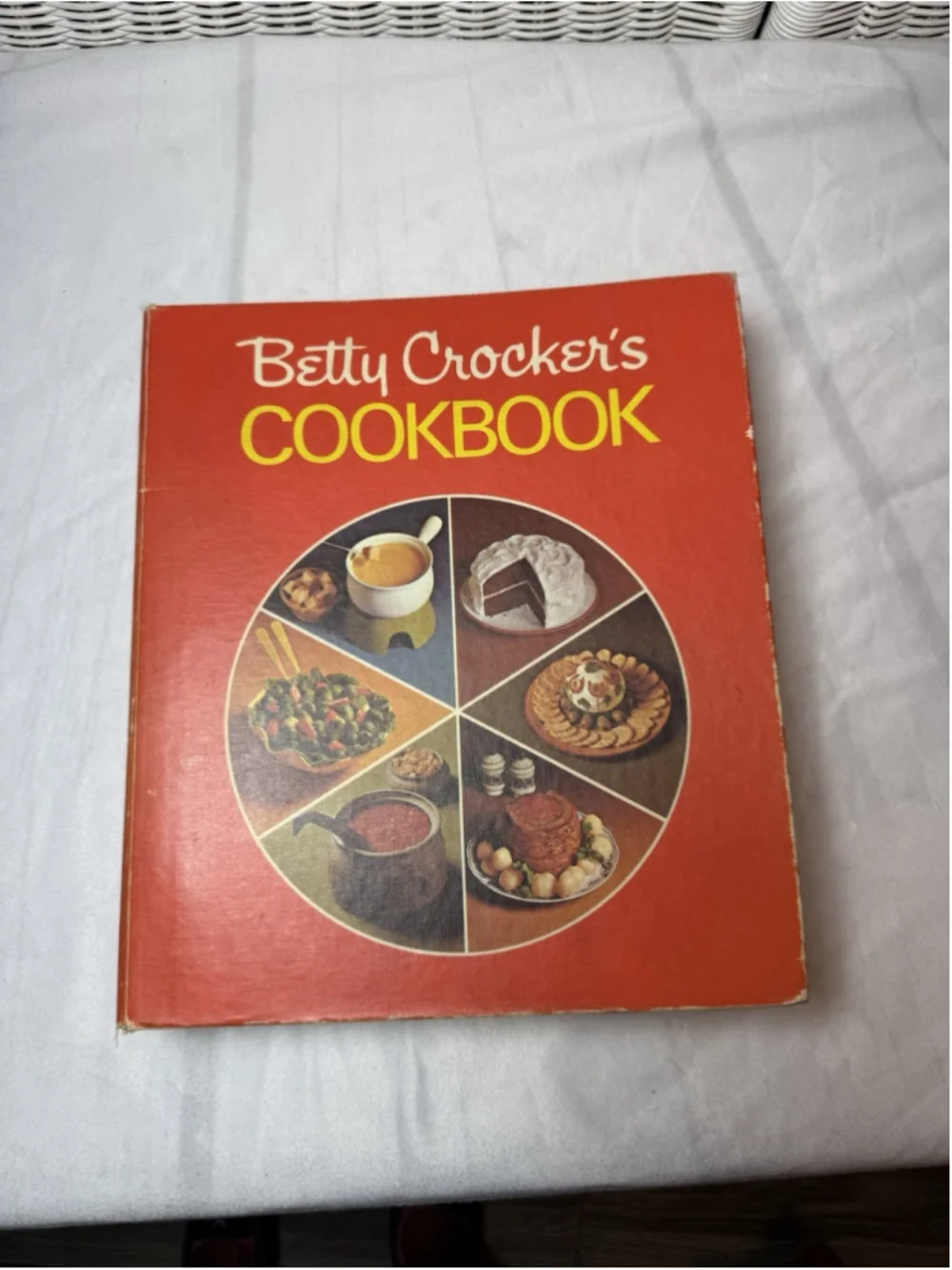 Vintage Betty Crocker’s Cookbook Hardcover 5 Ring Binder Red Retro WELL LOVED